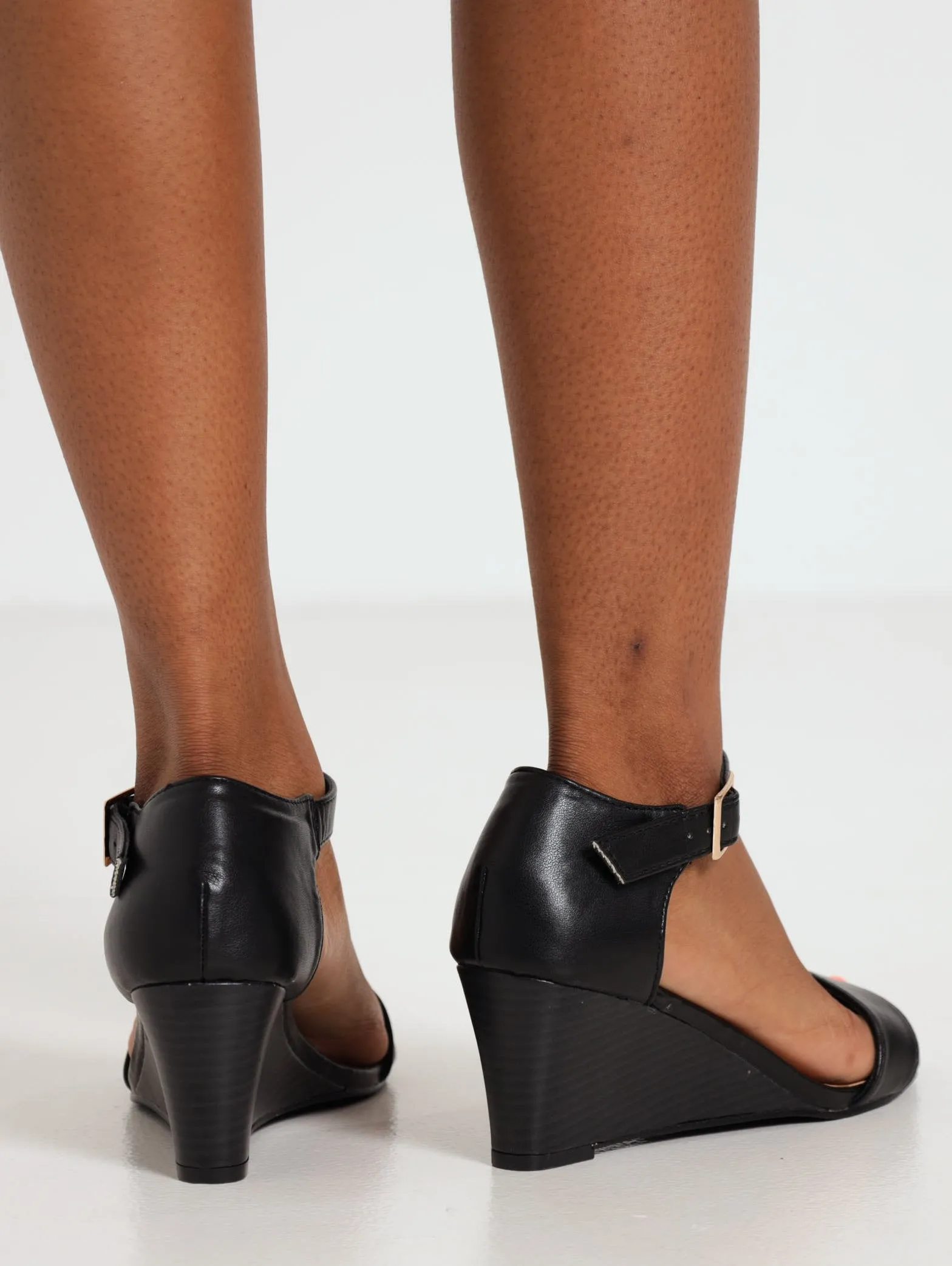 Closed Quarter Mule Wedge Heel - Black