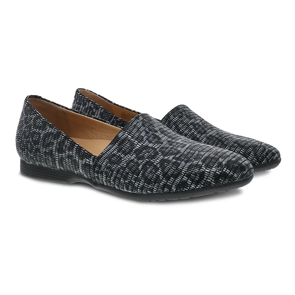 Larisa Pointed Toe Flat