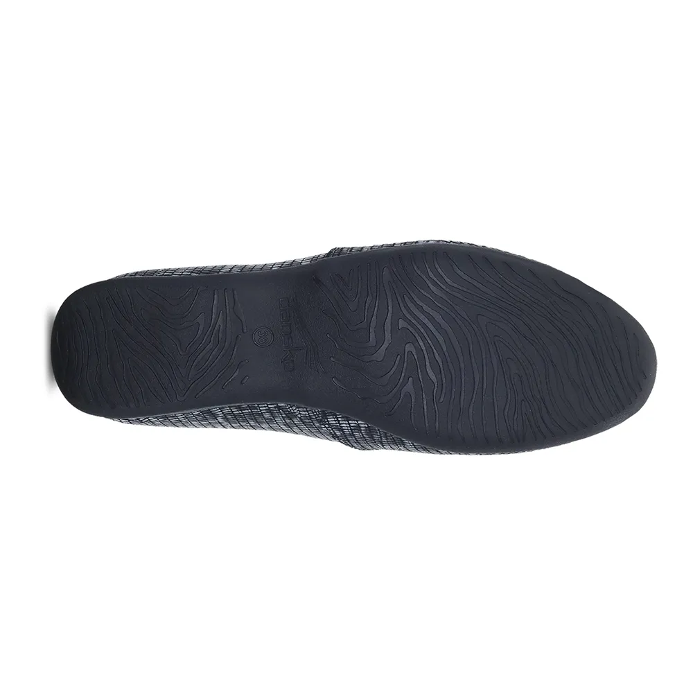 Larisa Pointed Toe Flat