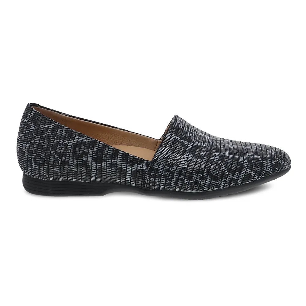 Larisa Pointed Toe Flat