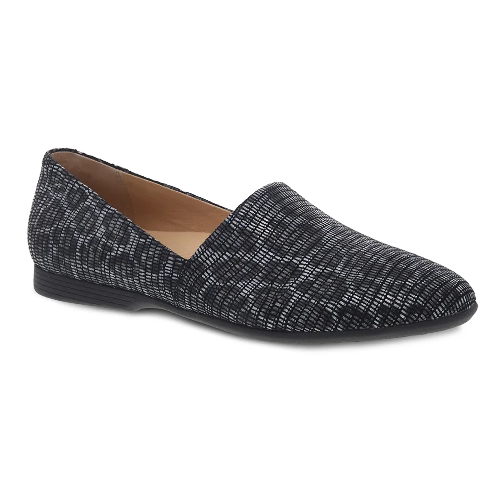 Larisa Pointed Toe Flat