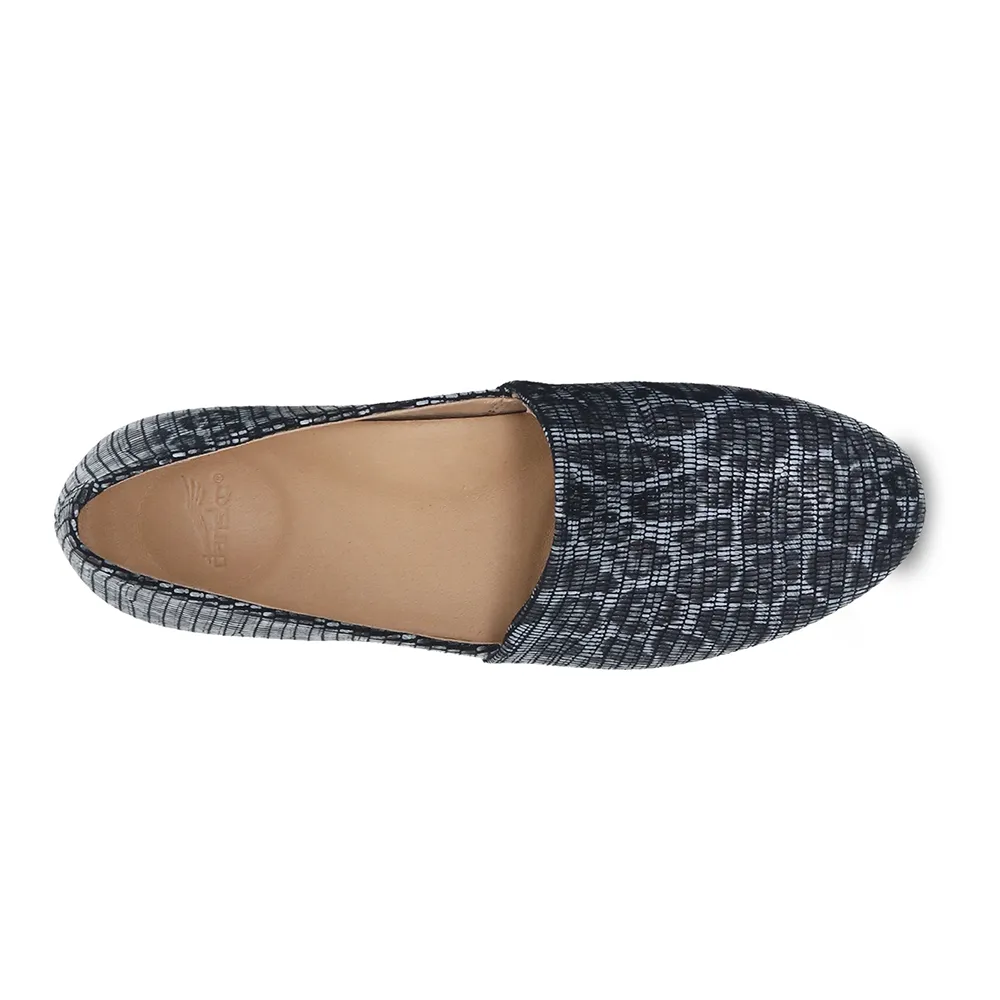 Larisa Pointed Toe Flat