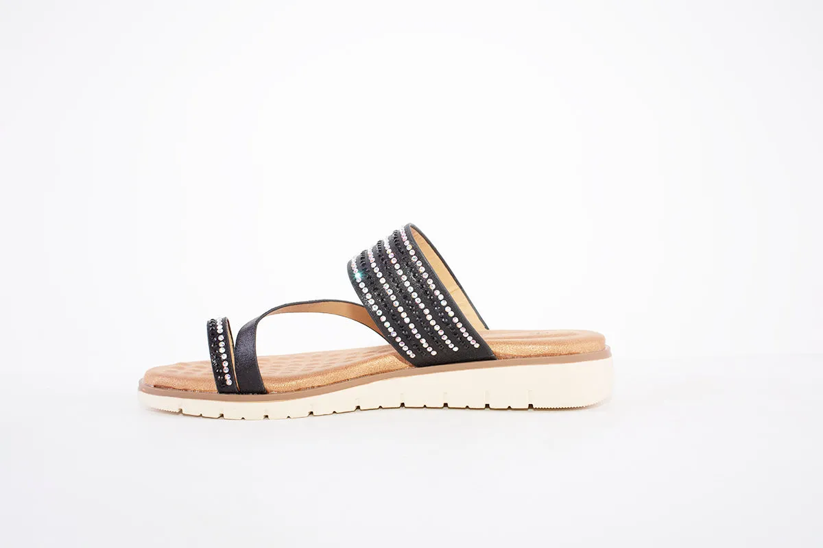 LUNAR - JLH290 FELICITY FLAT TOE-LOOP FASHION MULE - BLACK