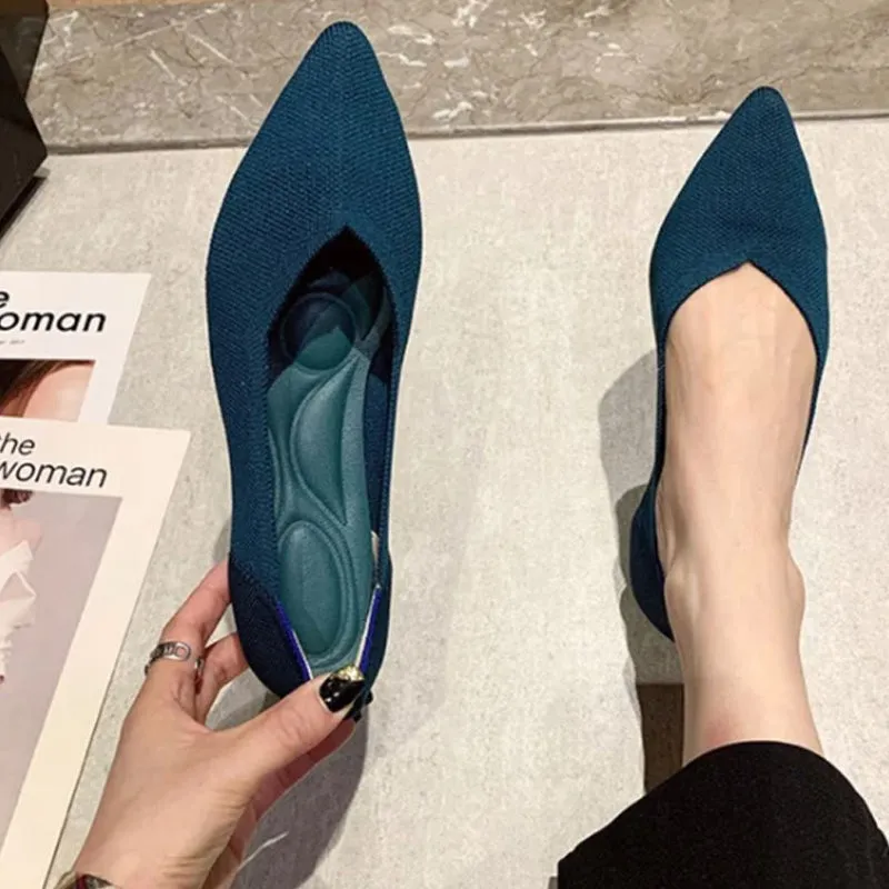 Pointed Flat Knit Shoes