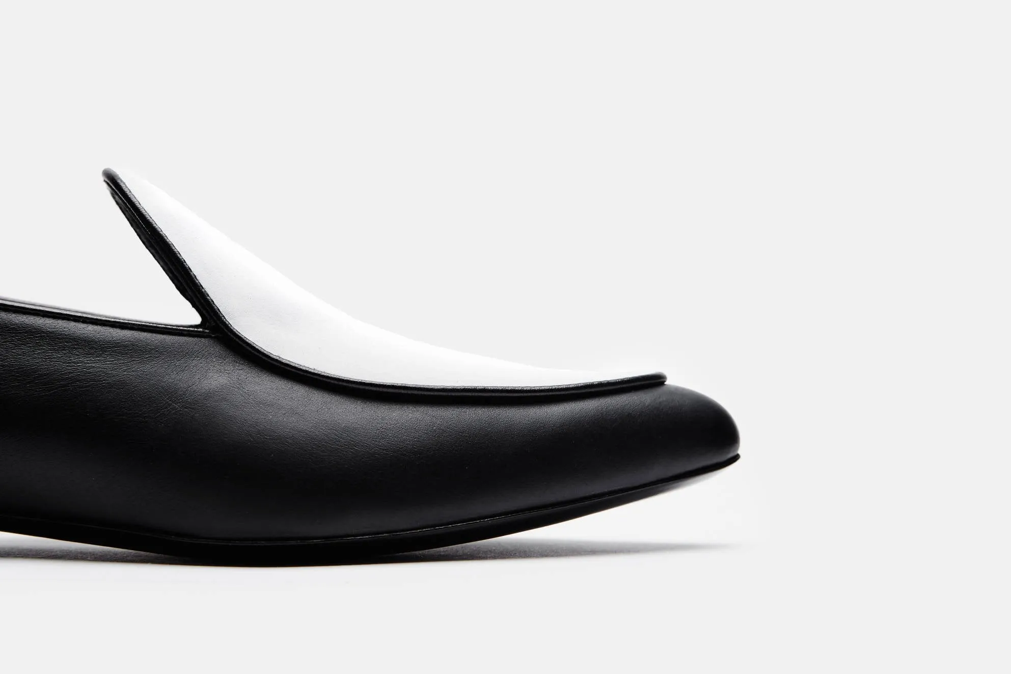 Pointed Toe Flat - Black/White