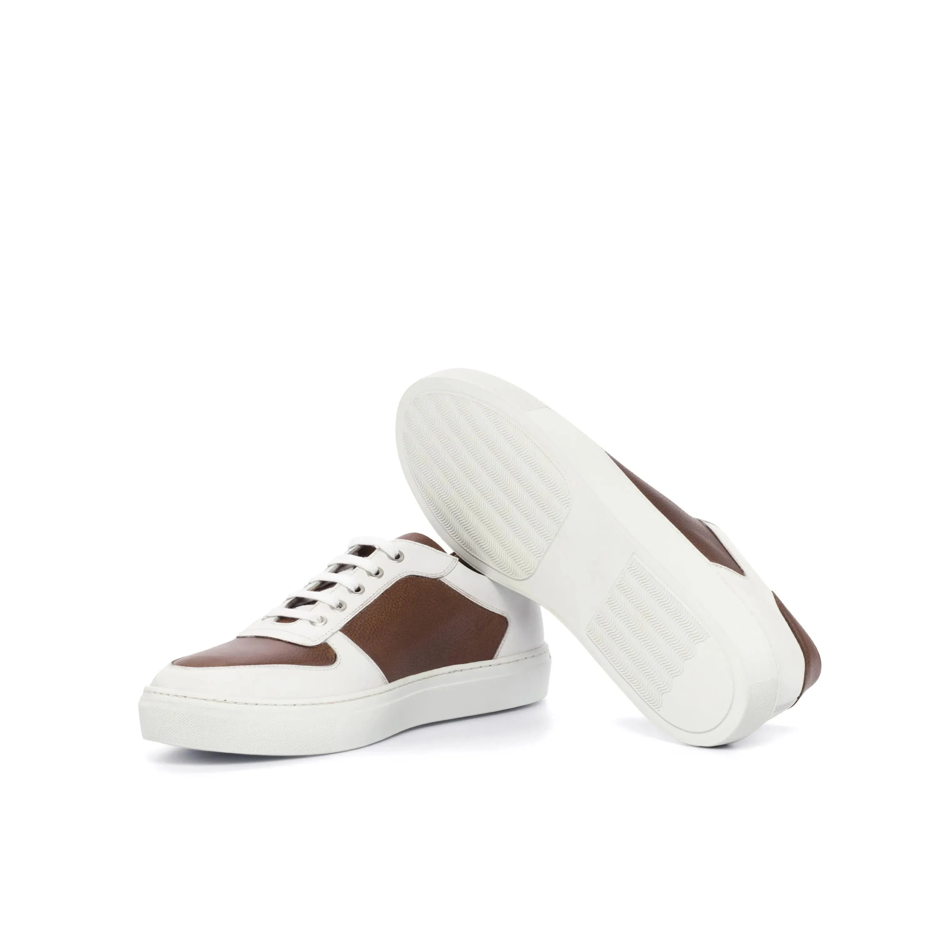 R51 Low Top Sneaker
