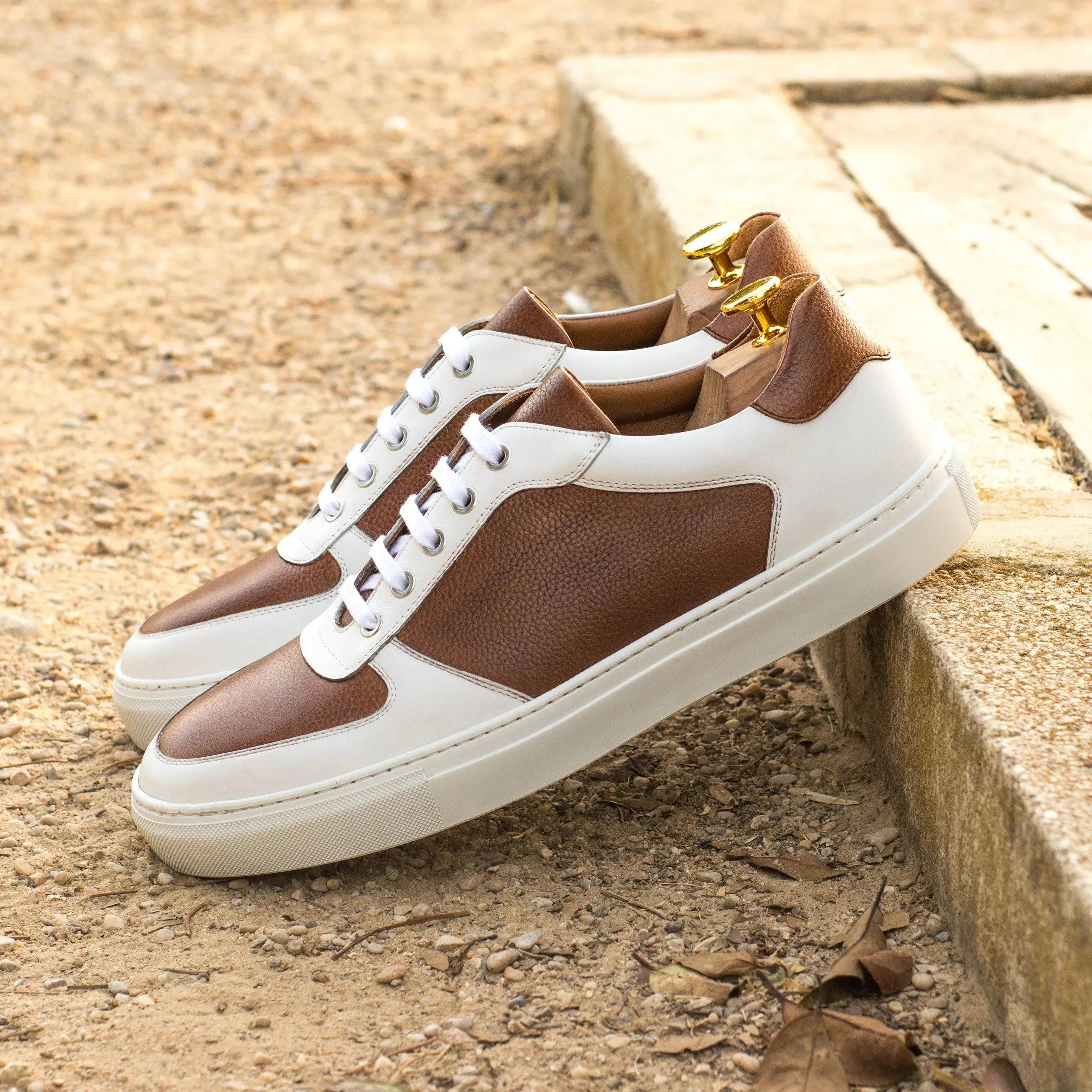 R51 Low Top Sneaker