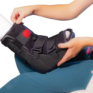 Rapid Recover Short Walking Boot, Medical Grade Foot Brace, Ankle Boot & Brace, Adjustable Air Pump, Sprain & Injury Recovery, Post Op Shoe, Foot Boot for Injured Foot, Small, Black